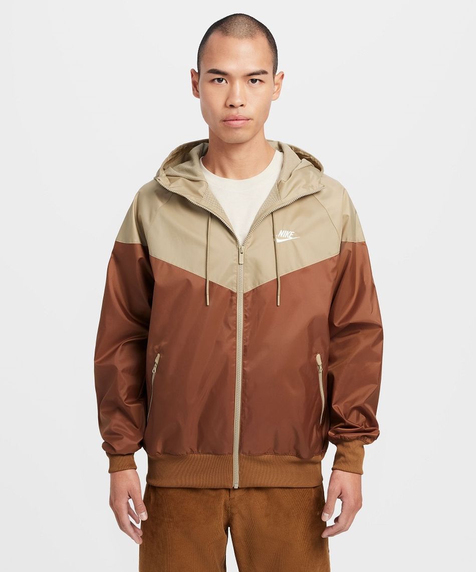 Mサイズ　新品　Nike ブラック ウィンドブレーカー NIKE 】ナイキ ウィンドブレーカー ブラック 140－150㎝ Mサイズ