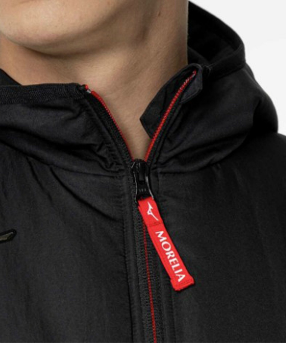 MORELIA フード付き中綿ジャケット 赤黒 ミズノ(MIZUNO) 中綿ジャケット モレリア パデッドウォーマー