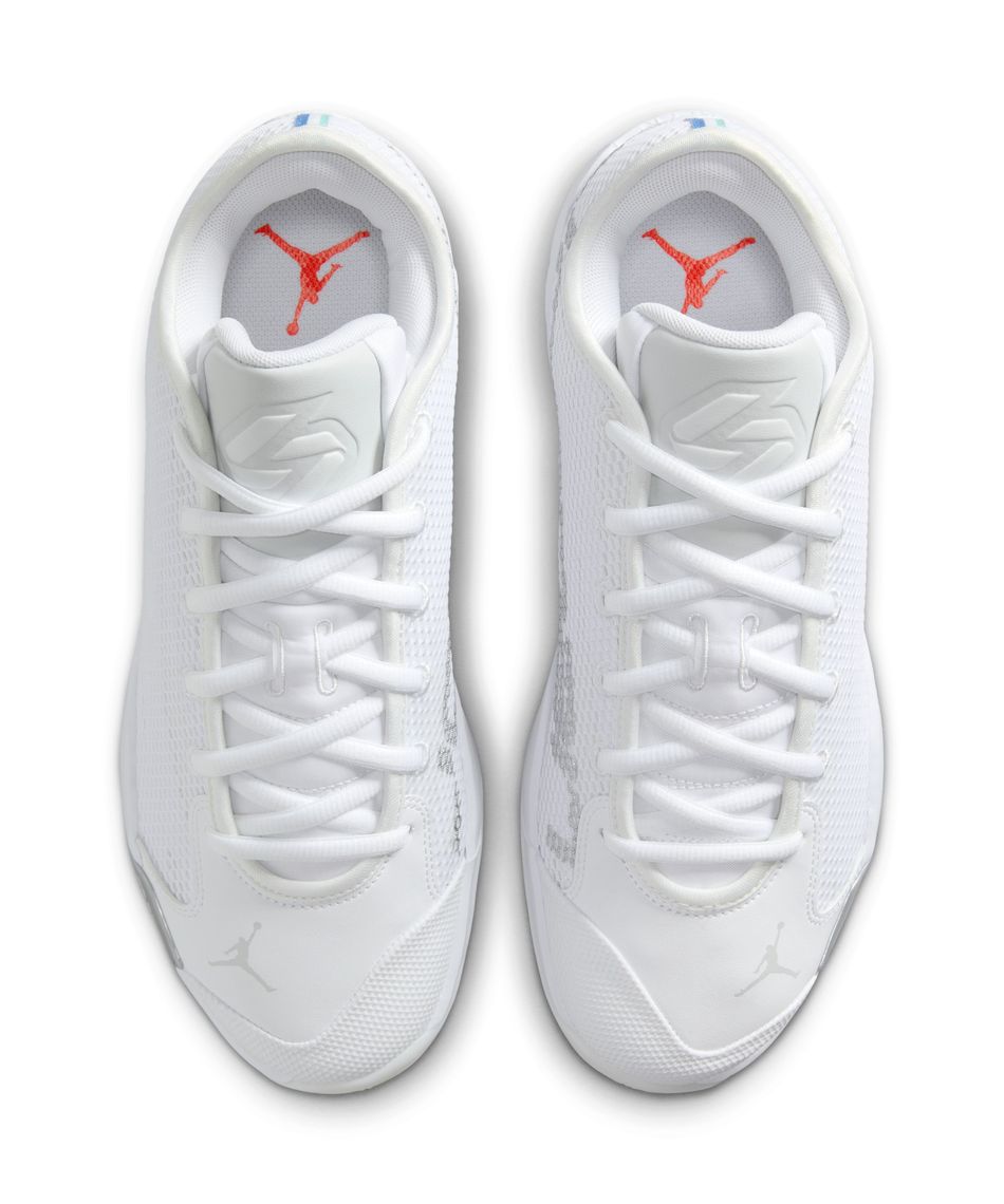 1月15日以降発売】バスケットシューズ ルカ 77 Triple White PF IF1611