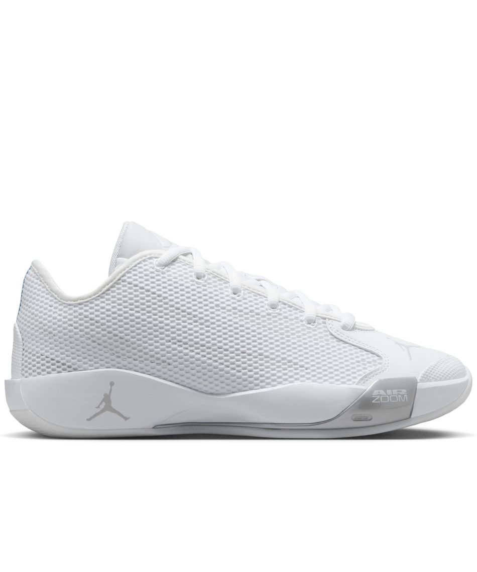 1月15日以降発売】バスケットシューズ ルカ 77 Triple White PF IF1611