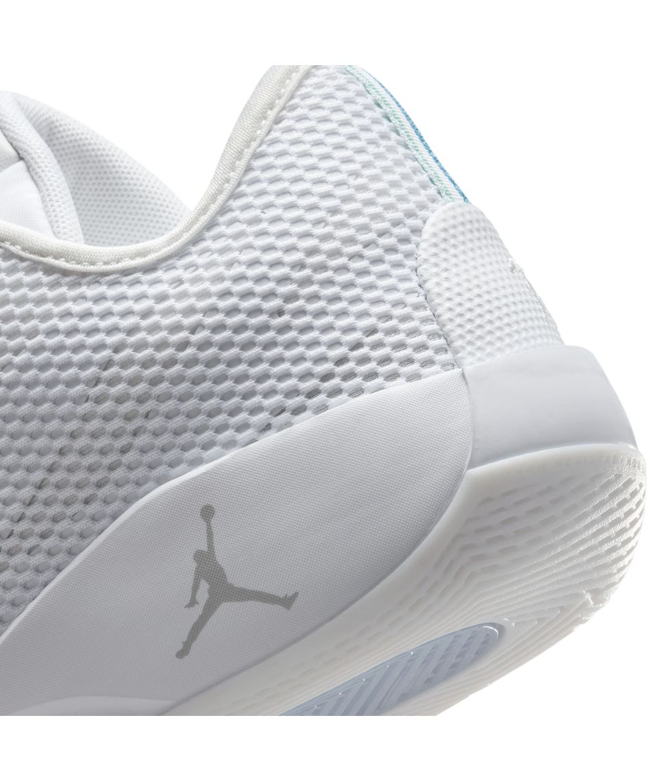 1月15日以降発売】バスケットシューズ ルカ 77 Triple White PF IF1611