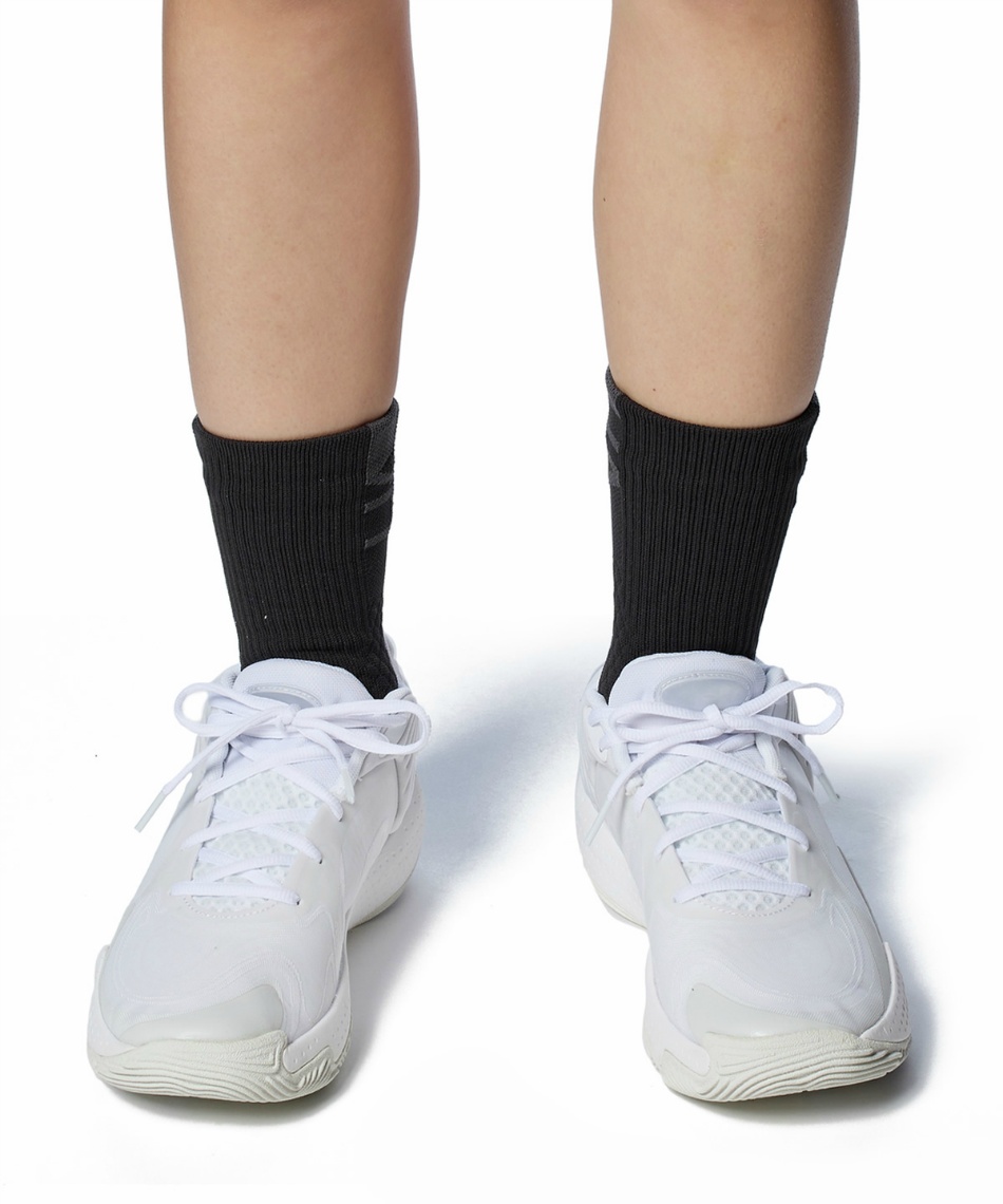 バスケットシューズ UAスポーン6 ミッド 3027647-102 | スポーツ用品