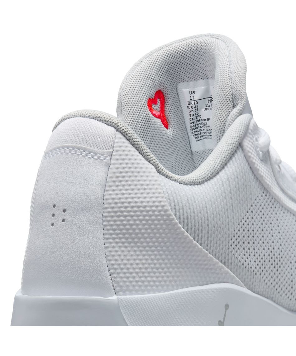 バスケットシューズ 25SU JORDANルカ．77 PF HF0819-100