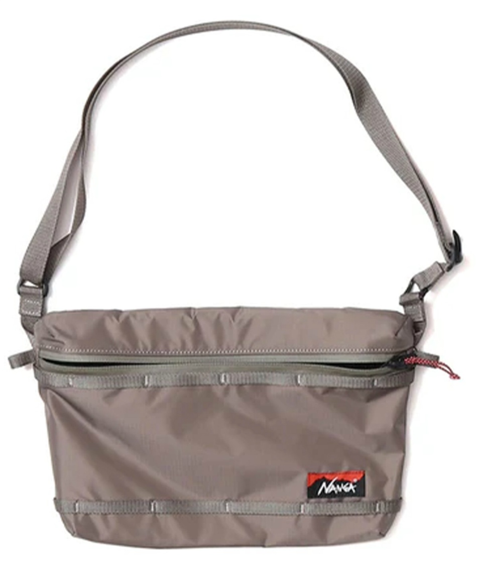 ナンクルナイサー Lion_ginza | イエローゴールド無垢のデイトナ。レッドカラーの刻みが