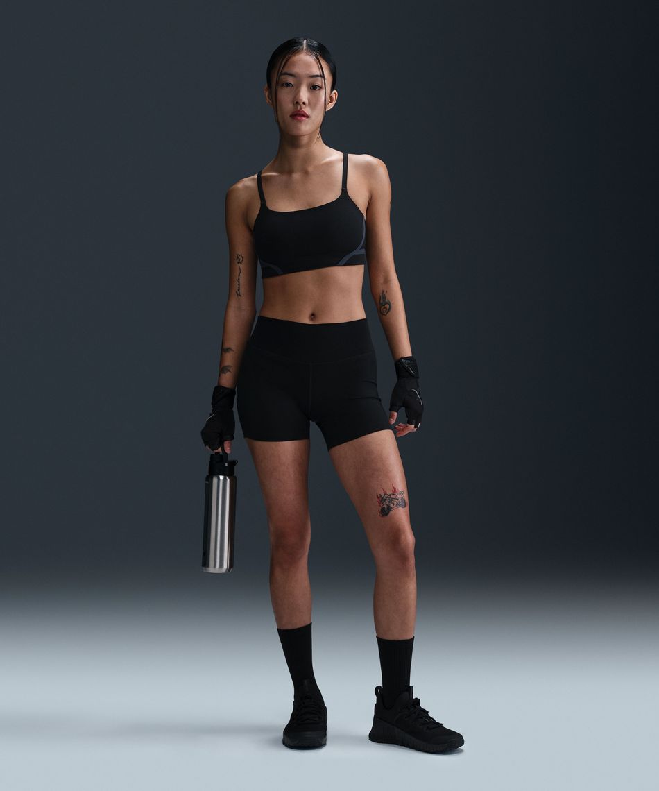 新品 NIKE ナイキ トレーニングウェア スポブラ トレーニングブラ ブラック NIKE スポブラ スウッシュ 黒 ブラック M ナイキ スポーツブラ