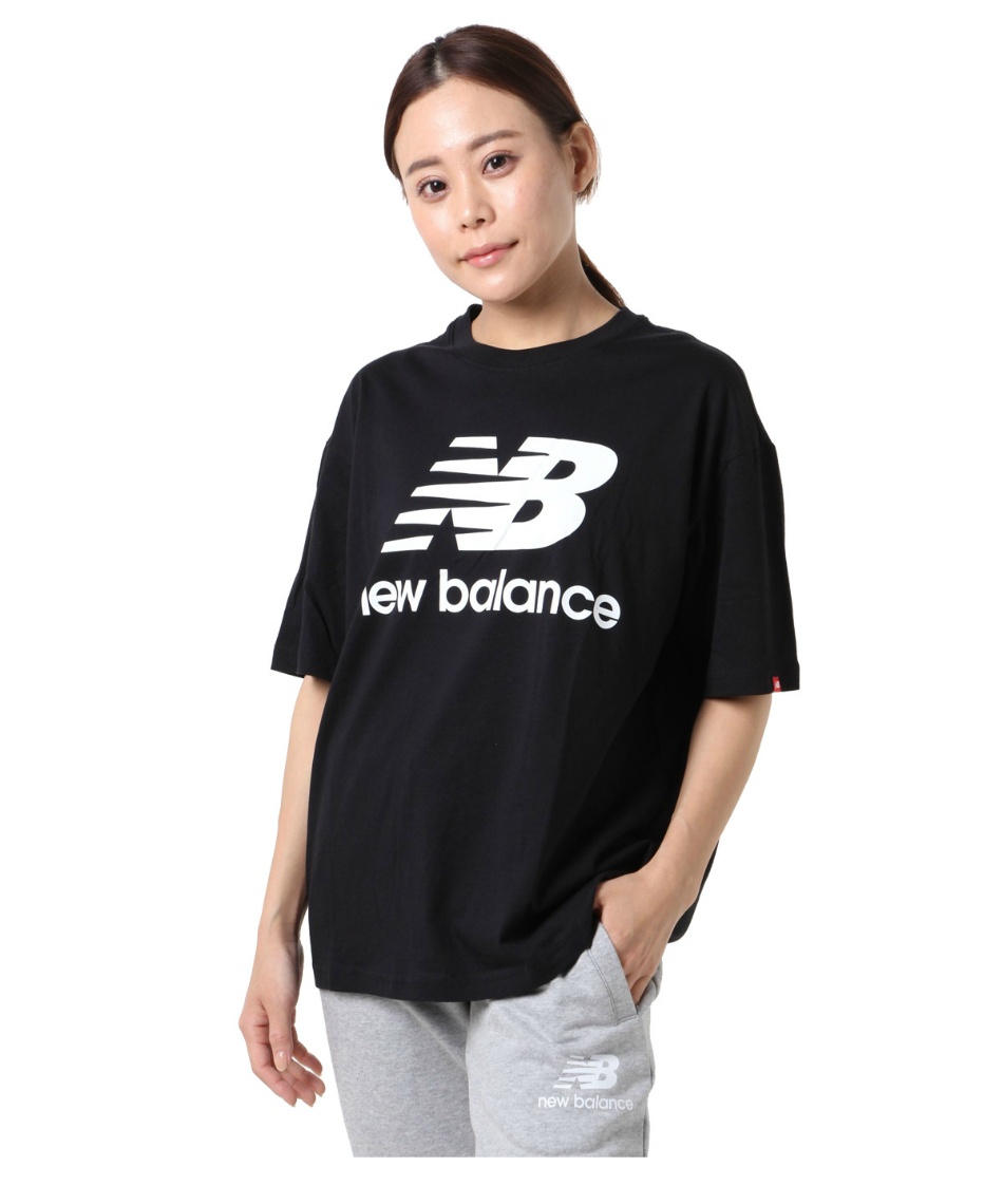New Balance ニューバランス スタックドロゴ Tシャツ ブラック ニューバランス(new balance) Tシャツ 半袖 Essentials スタック