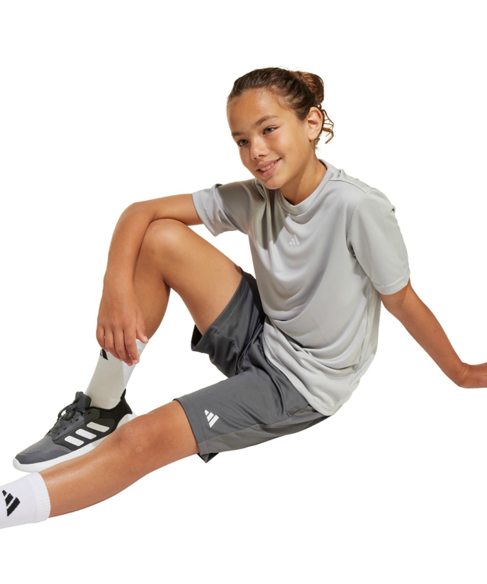 ショートパンツ トレイン エッセンシャルズ ロゴ レギュラーフィット