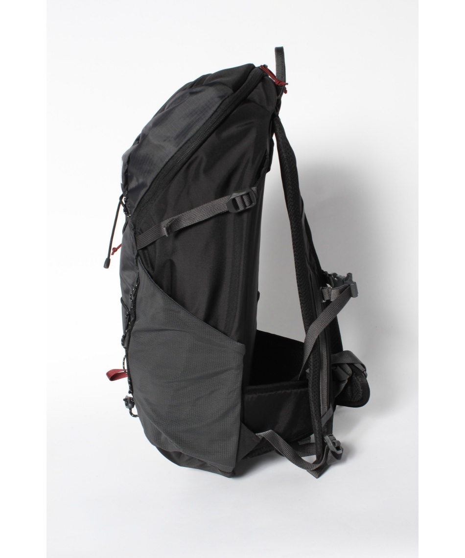 ブラック リュック・バックパック 収納量が多く人気の高いスクエアタイプのパソコン用バックパックを発売