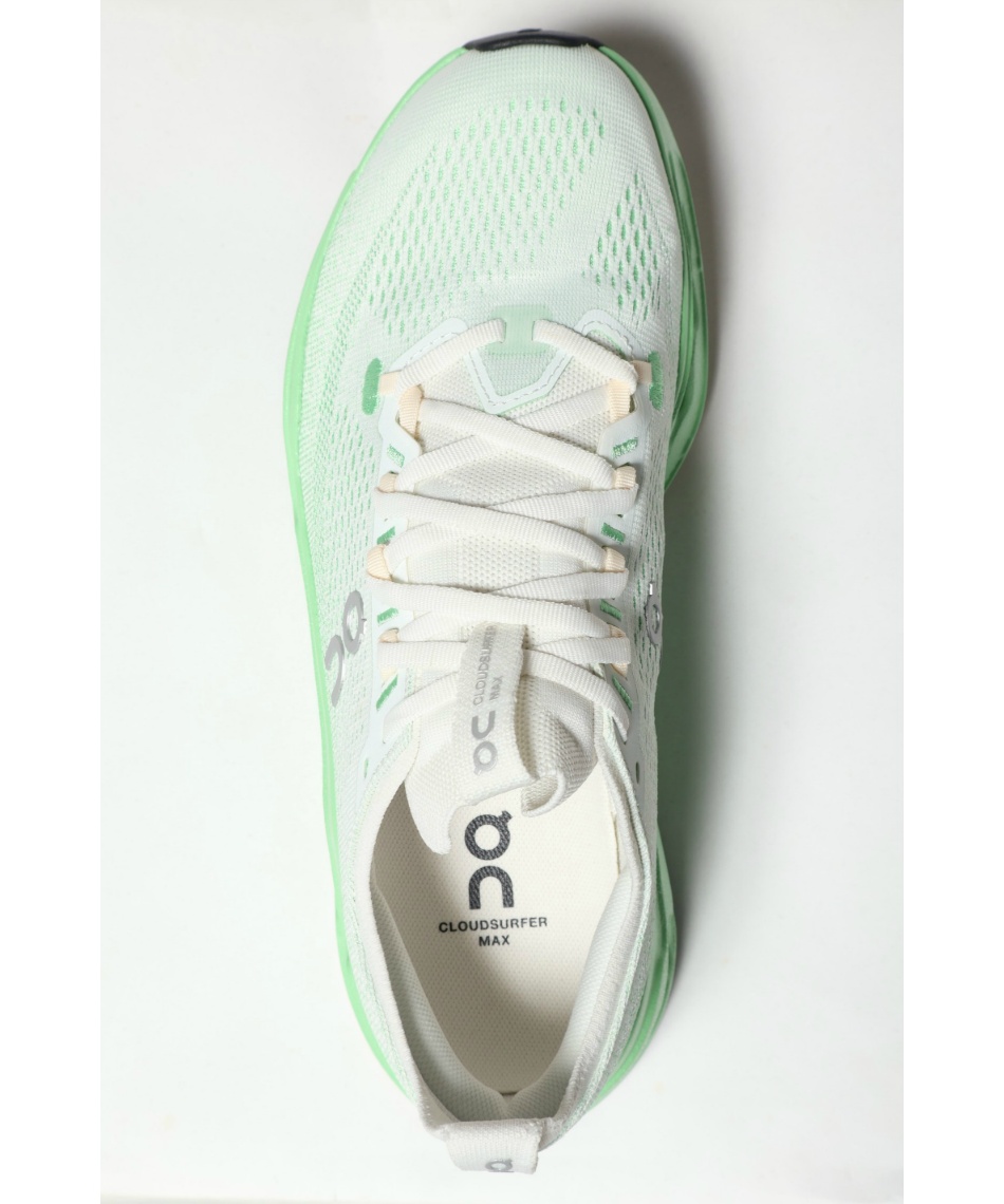 オン(On) ランニングシューズ クラウドサーファー マックス