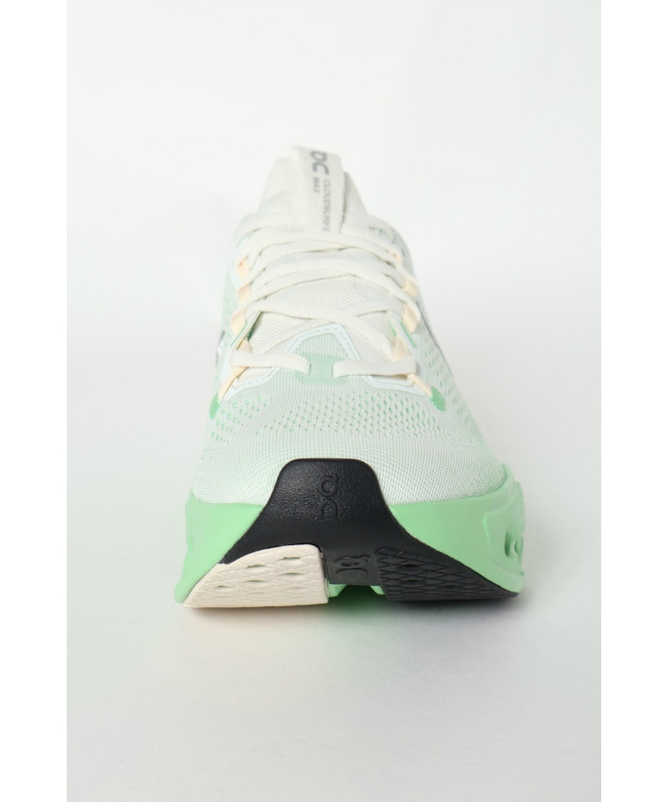 オン(On) ランニングシューズ クラウドサーファー マックス