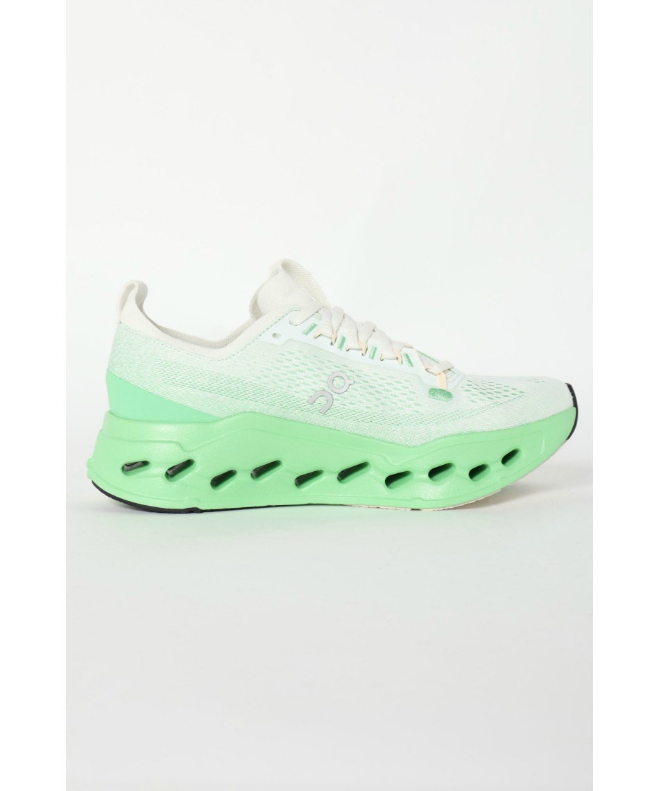 オン(On) ランニングシューズ クラウドサーファー マックス