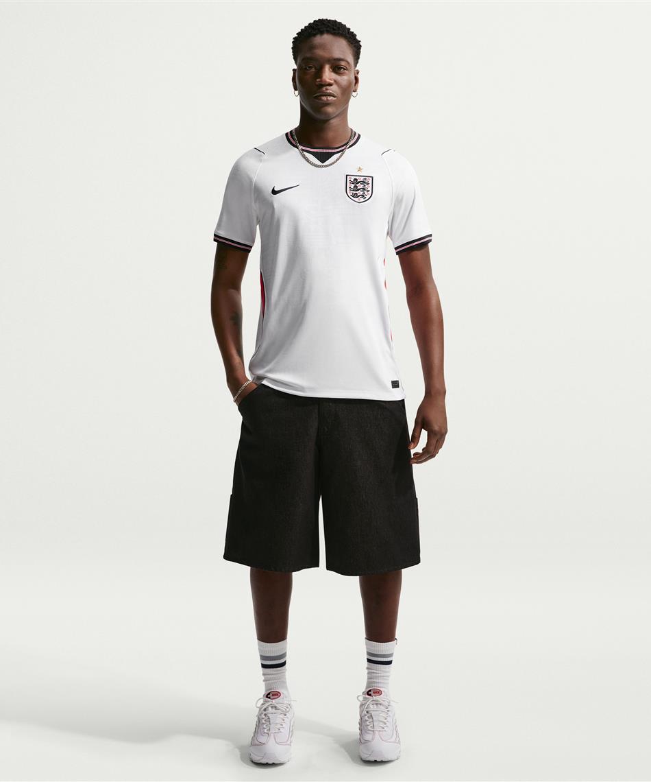 サッカー・フットサル イングランド代表 Nike ピステ・ウィンド