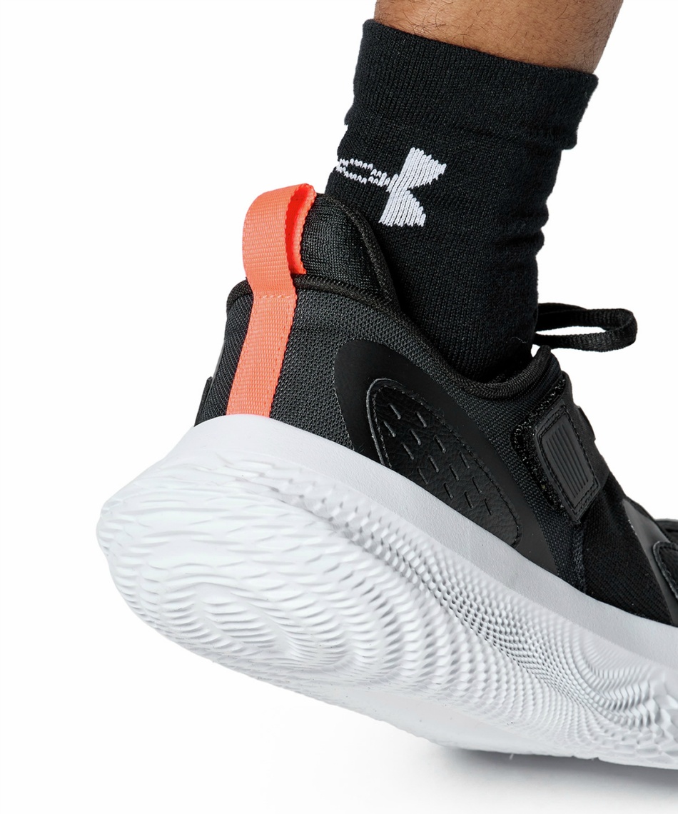 アンダーアーマー(UNDER ARMOUR) バスケットシューズ UAフロー