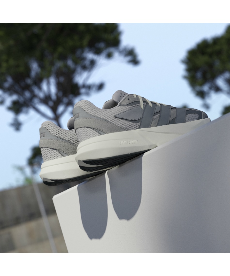 Y ライトグレーXS アディダス(adidas) スニーカー ライトストライド Lightstride IH8606