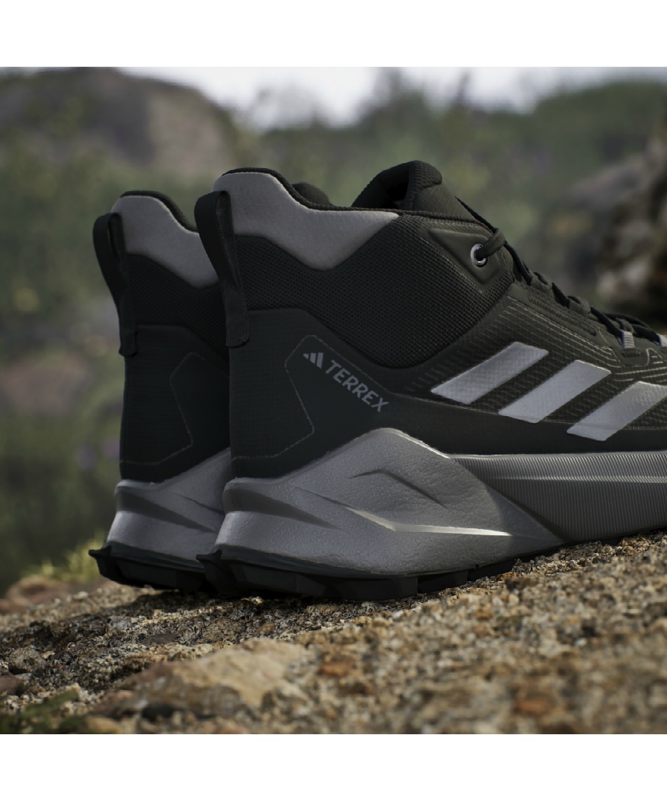 アディダス(adidas) トレッキングシューズ ゴアテックス ミッドカット