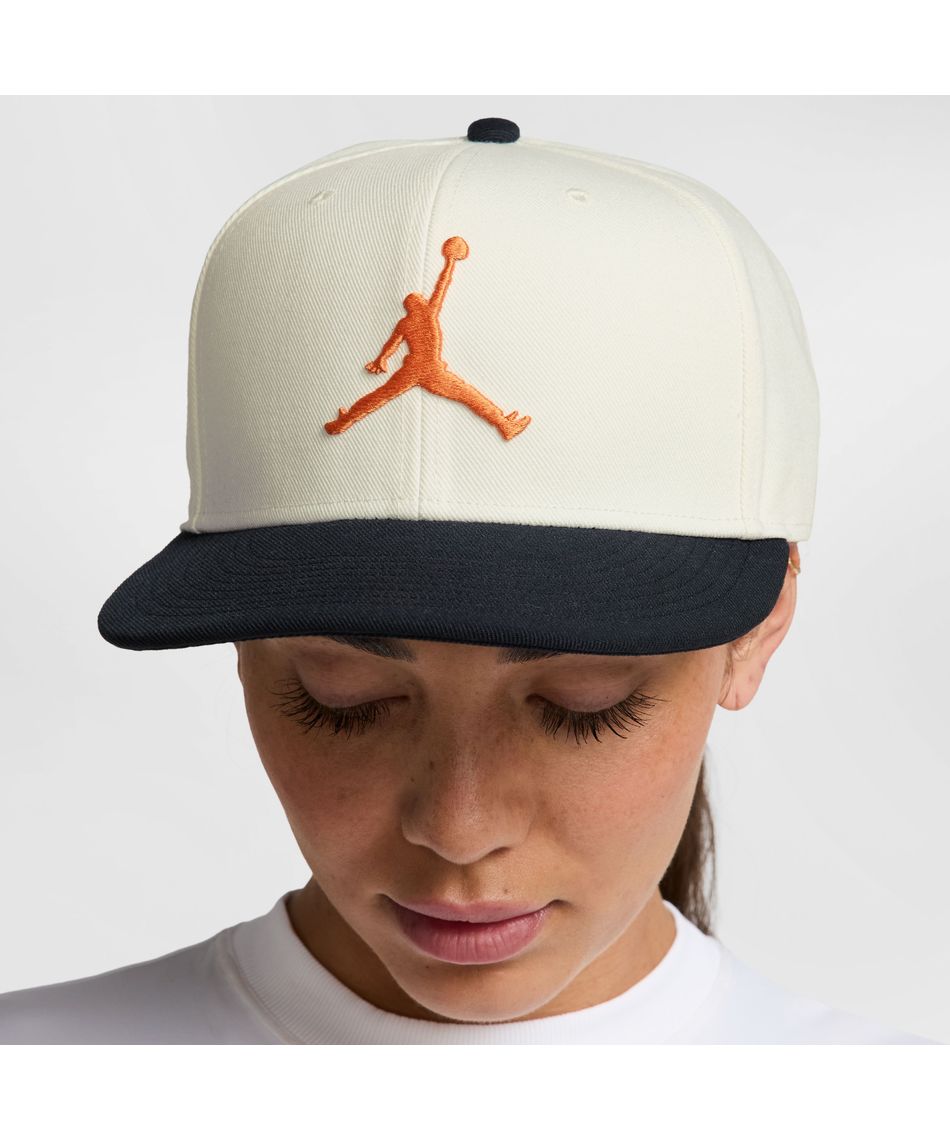 【希少品】 JORDAN キャップ ホワイト/ブラウン ジョーダン(JORDAN) 帽子 キャップ ジョーダン ジャンプマン プロ