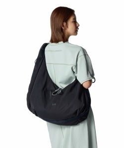�l���|�C���g89pt 10% OFF�^SALE �y���������z�A���_�[�A�[�}�[(UNDER ARMOUR) �V�����_�[�o�b�O UA STUDIO CINCH CRESCENT BAG 6009634-001 ���f�B�[�X 001