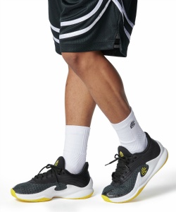 �l���|�C���g133pt 8% OFF�^SALE �y���������z�A���_�[�A�[�}�[(UNDER ARMOUR) �o�X�P�b�g�V���[�Y CURRY SPLASH 26 6006285-001 �����Y BLK�^TAXI 26�D5