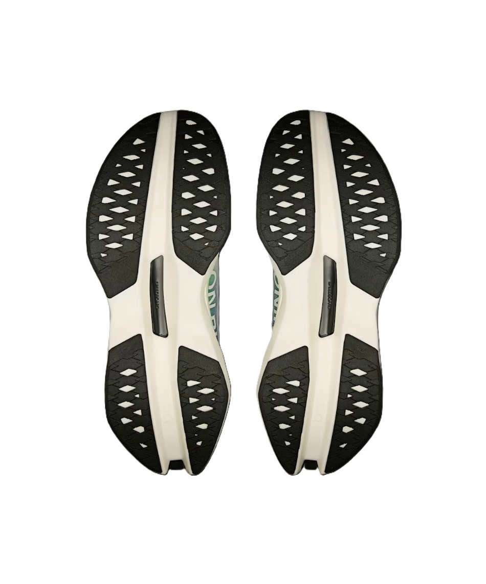 オン(On) ランニングシューズ Cloudboom Max クラウドブームマックス