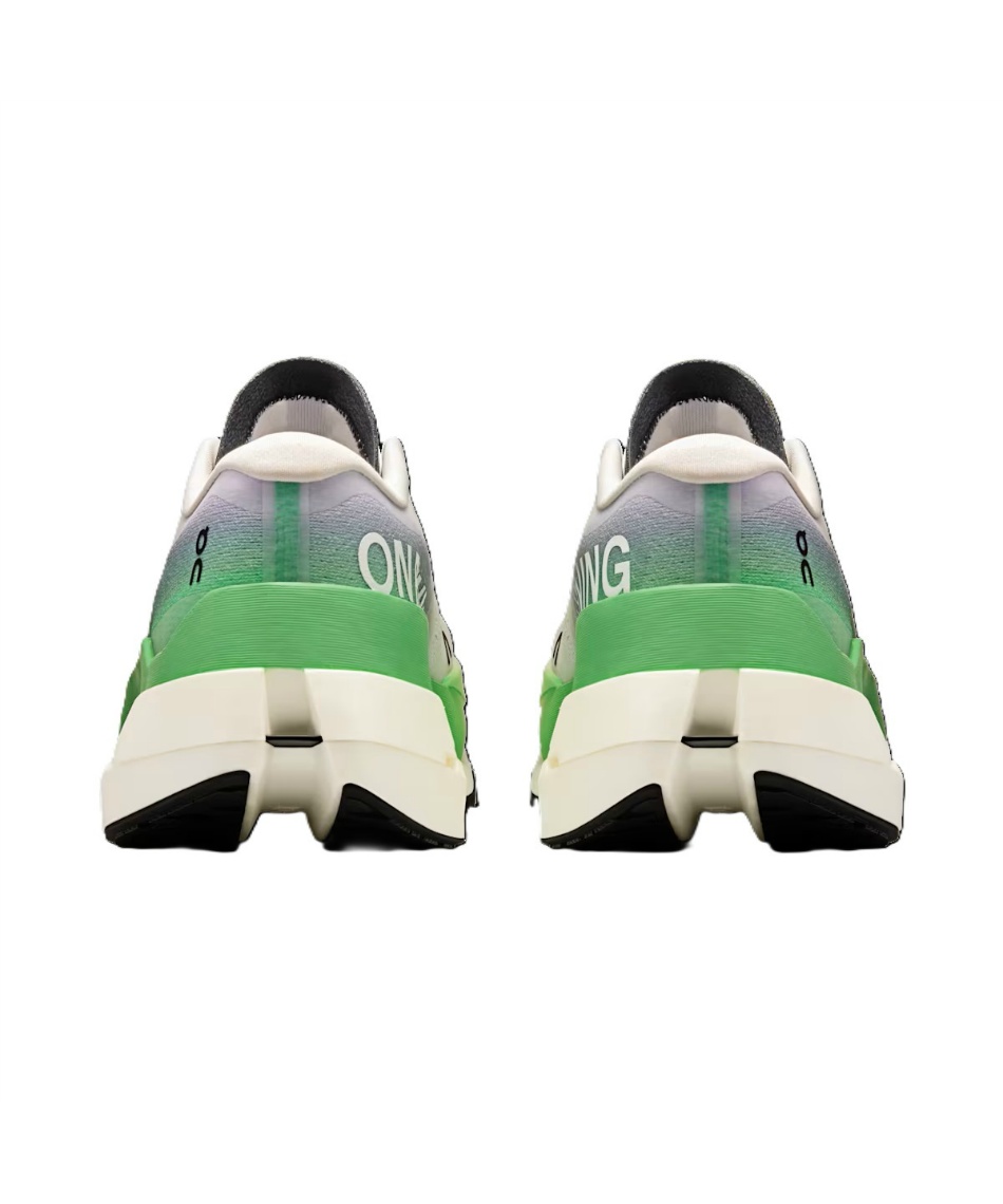 オン(On) ランニングシューズ Cloudboom Max クラウドブームマックス